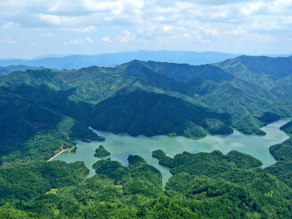 点“绿”成金谋发展：建设人与自然和谐共生美丽中国