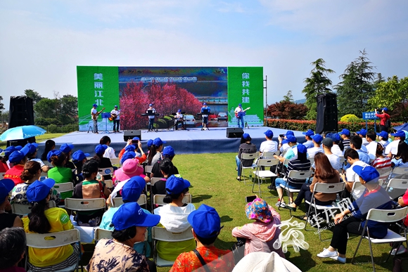 重庆江北区：环保草坪音乐节在铁山坪森林公园拉开帷幕