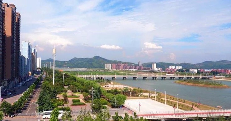 汝阳北汝河：无边绿意显优雅 时尚现代新风姿