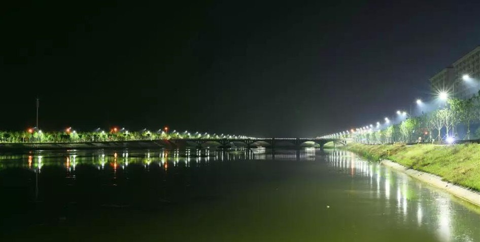 马兰河夜景扮靓汝阳