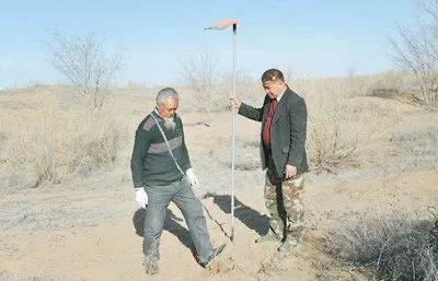 王银吉：腾格里沙漠19年义务植树八千亩