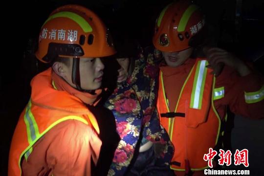 强降雨袭击湖南永州当地多方行动全力抗灾救灾