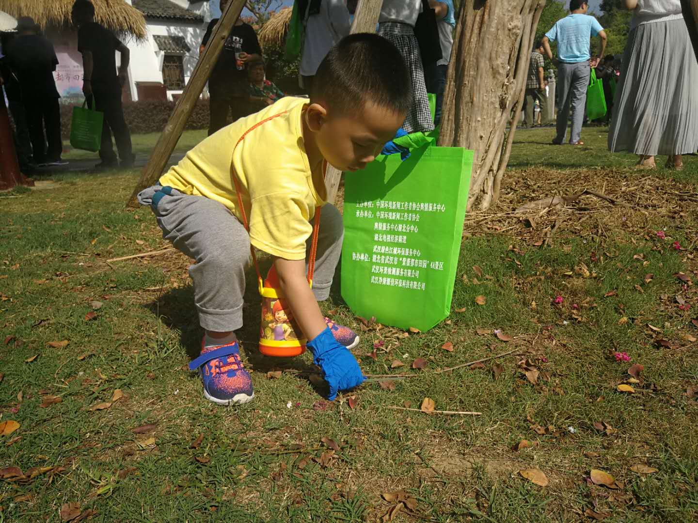 “绿水青山•环保公益行”大型环保公益活动启动仪式在武汉