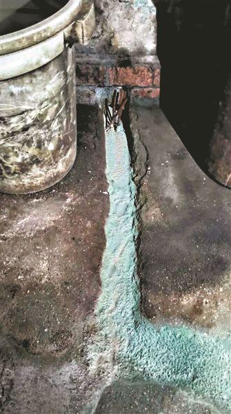 出租屋里非法酸洗加工“染藍”河涌 兩名涉案人被刑拘青海賽宇環(huán)保