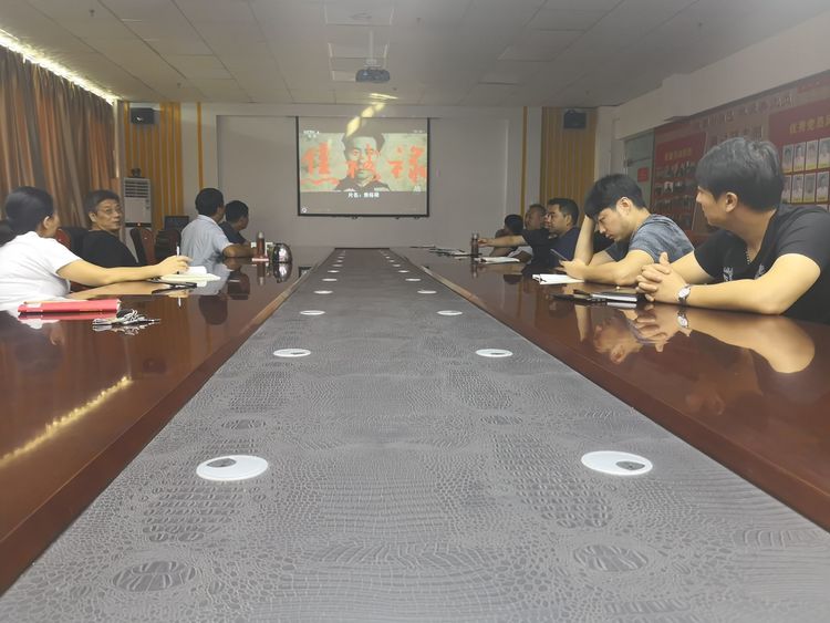 宝丰县环保局组织党员干部观看电影《焦裕禄》