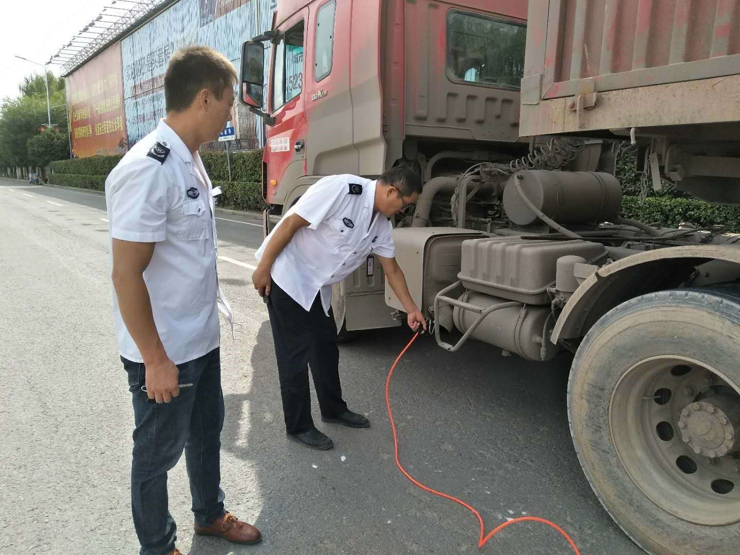 河南省环保厅领导莅临沈丘督导检查柴油货车污染防治工作