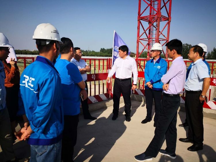 宝丰县县长许红兵在人代会期间督查环保工作