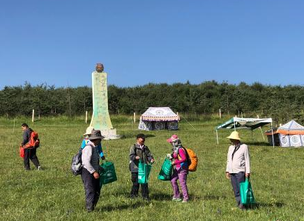 甘肃甘南藏区：捡垃圾成环保志愿者“副业”
