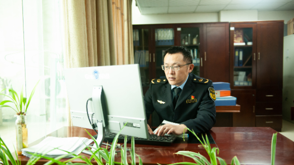 在一线用心讲好执法故事——记郑州市生态环境综合行政执法支队办公室主任刘丹